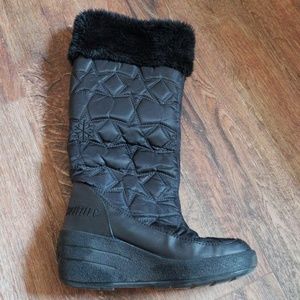 Juicy Couture snow boots size 9